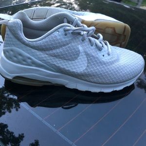 grey nike air max
